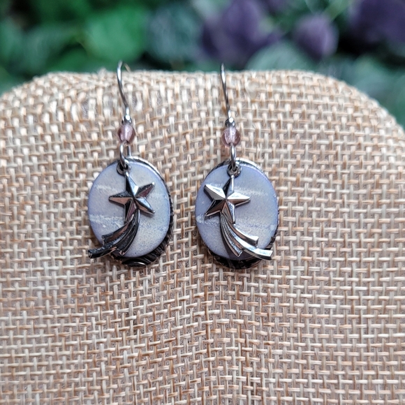 Beautiful earrings and a smile will help you sparkle and shine like nothing else - Picture 1 of 1